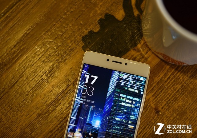 金立S8配全肤美颜 瞬间给你张