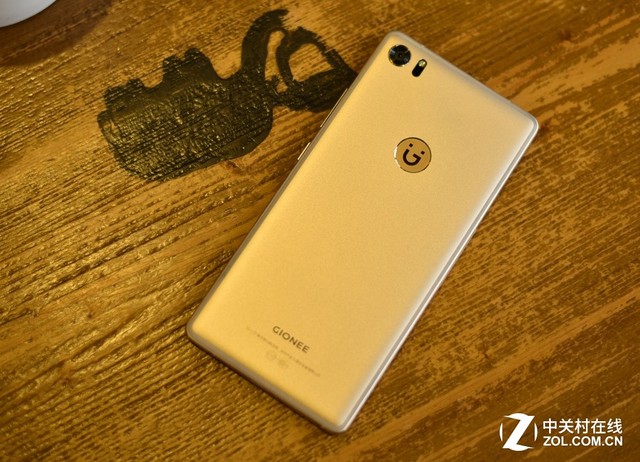 金立S8配全肤美颜 瞬间给你张