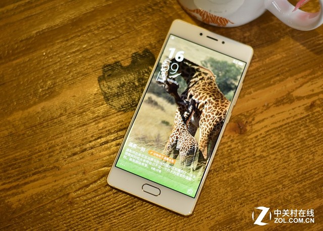 金立S8配全肤美颜 瞬间给你张