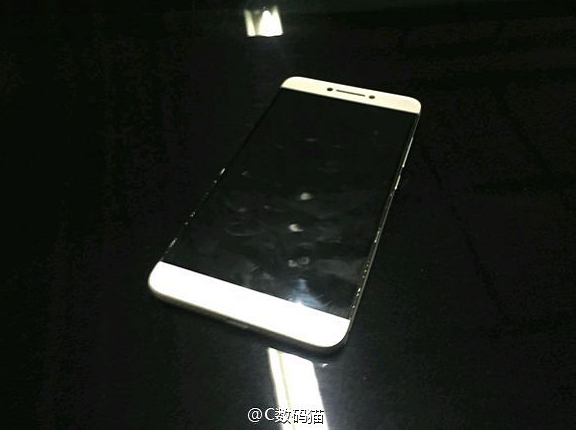 双面玻璃+背部指纹 疑乐视2真机曝光 