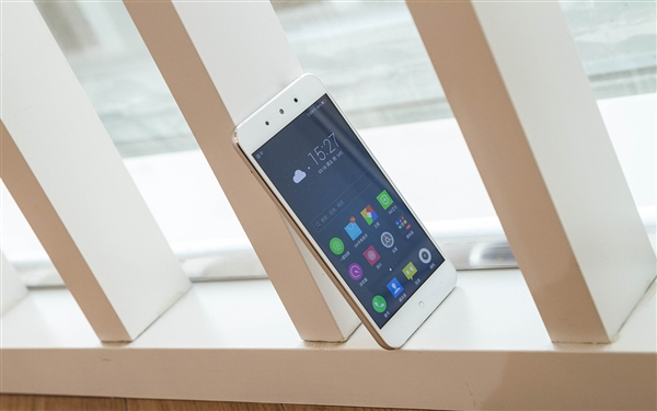 599元！360新款手机F4图赏：对称美学