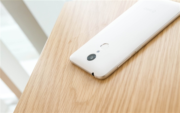 599元！360新款手机F4图赏：对称美学