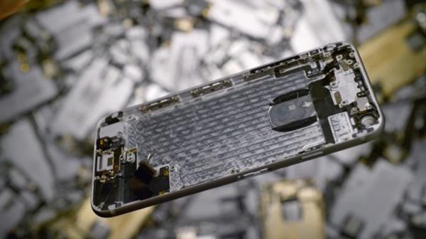 苹果Liam机器人揭秘：11秒拆解一台iPhone