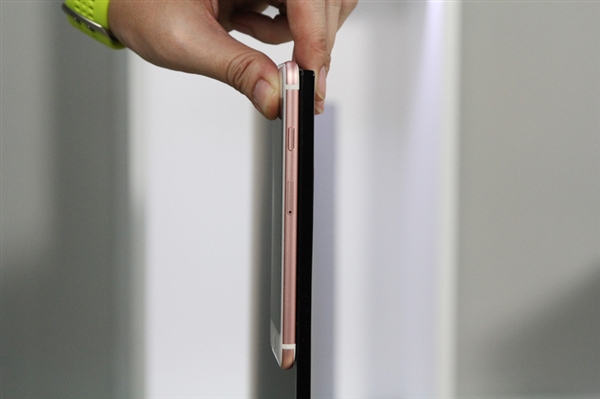 最美小米电视！65寸曲面实拍：超薄惊叹