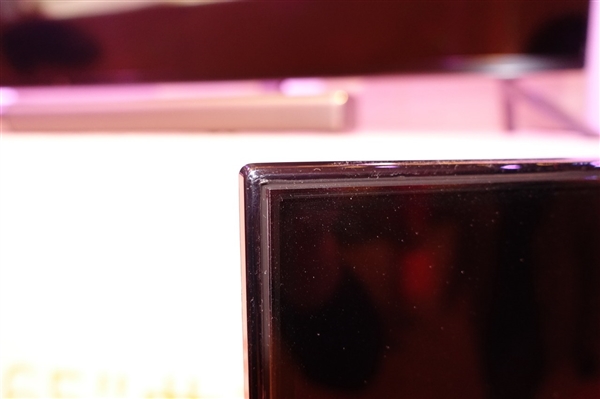 最美小米电视！65寸曲面实拍：超薄惊叹