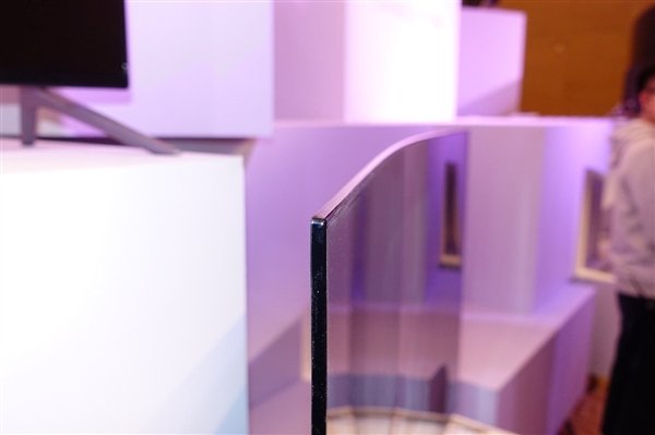 最美小米电视！65寸曲面实拍：超薄惊叹