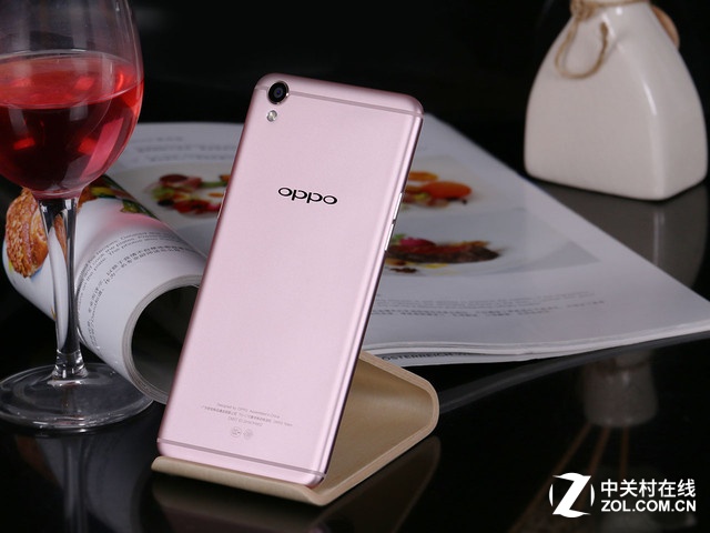 闪充自拍神器 OPPO R9线上线下全面开售 