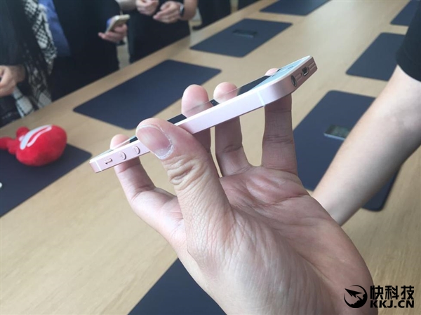 4寸真旗舰！iPhone SE体验：3288元买不亏