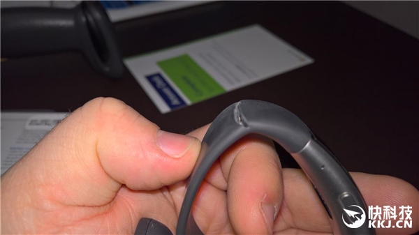 触目惊心！微软手环2腕带大量开裂