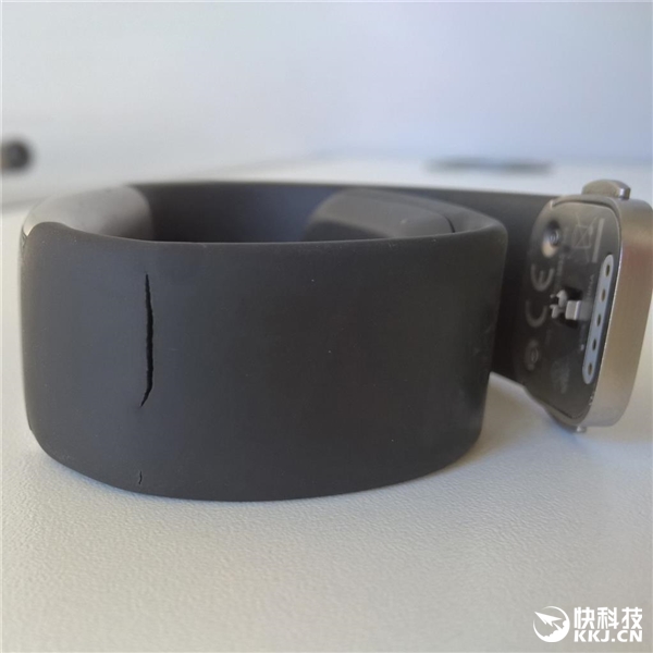 触目惊心！微软手环2腕带大量开裂