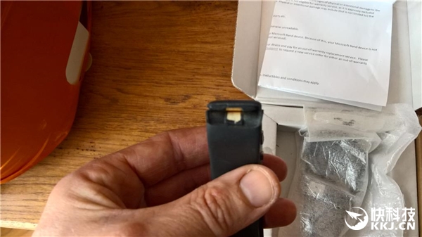 触目惊心！微软手环2腕带大量开裂