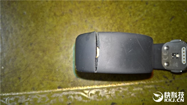 触目惊心！微软手环2腕带大量开裂