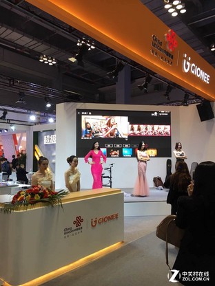 金立w909速出新闻金立天鉴W909提前一天亮相联通终端春季交易会 