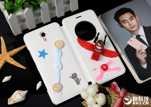 值1万块！这是金秀贤亲手做的手机壳