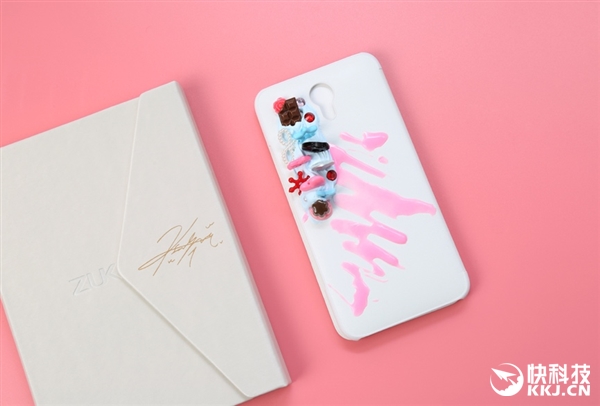 值1万块！这是金秀贤亲手做的手机壳