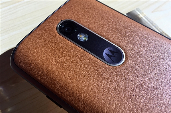 摩托新旗舰真机曝光：正面指纹识别 造型圆润