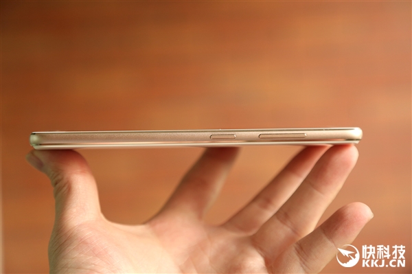 联想ZUK Z2 Pro真机图赏：全球最窄黑边