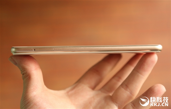 联想ZUK Z2 Pro真机图赏：全球最窄黑边