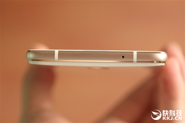 联想ZUK Z2 Pro真机图赏：全球最窄黑边