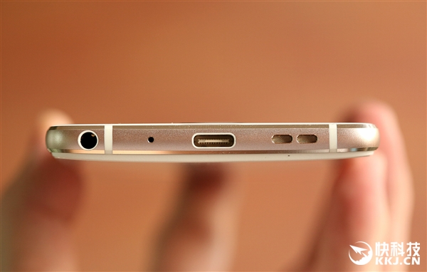 联想ZUK Z2 Pro真机图赏：全球最窄黑边