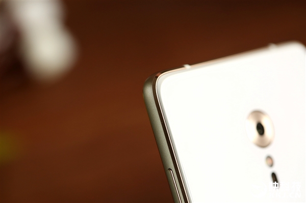 联想ZUK Z2 Pro真机图赏：全球最窄黑边