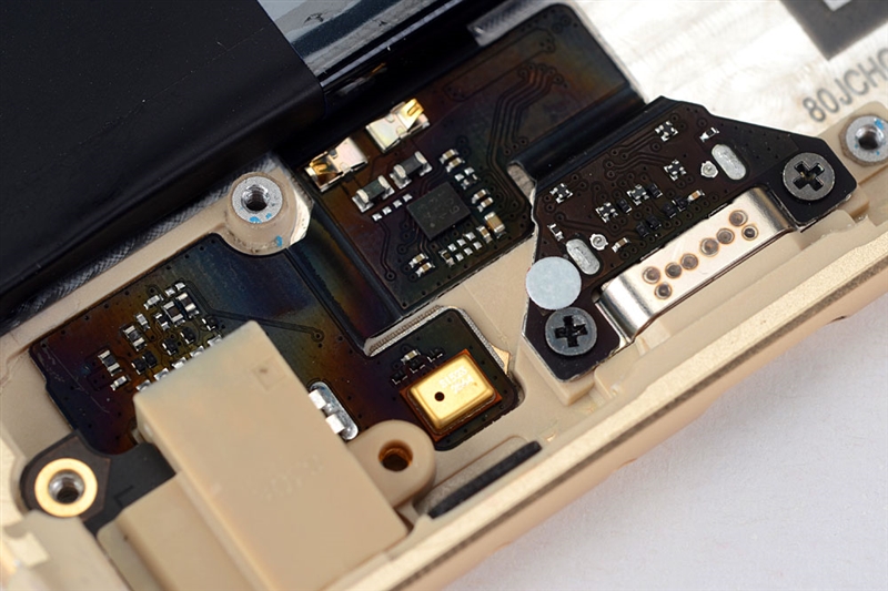 敢卖2799元！魅族PRO 6拆解：做工用料赞