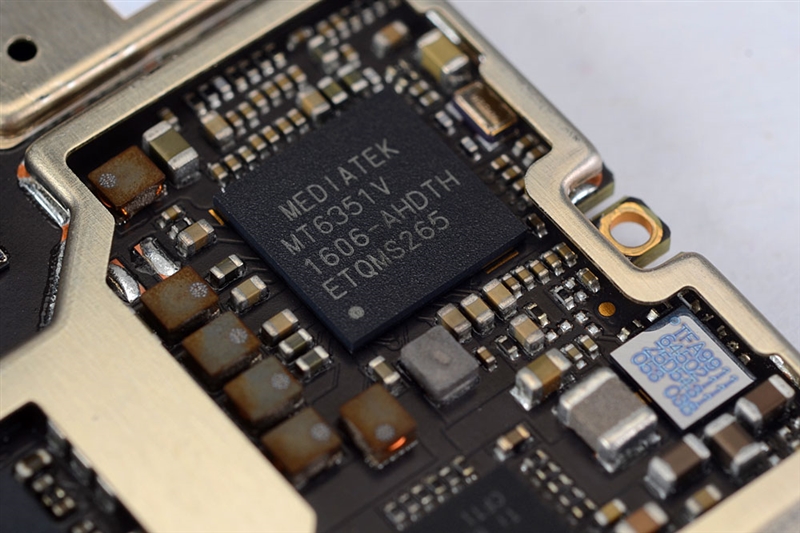 敢卖2799元！魅族PRO 6拆解：做工用料赞