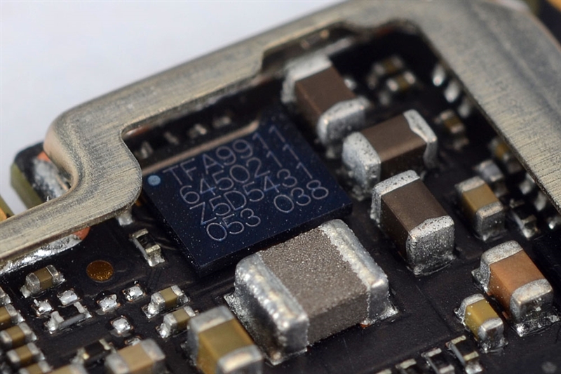 敢卖2799元！魅族PRO 6拆解：做工用料赞