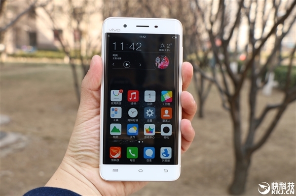 国产首款6GB+双曲面屏手机！vivo Xplay5旗舰版来了