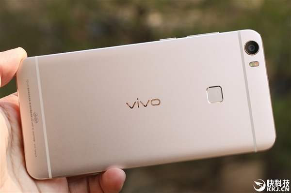 国产首款6GB+双曲面屏手机！vivo Xplay5旗舰版来了