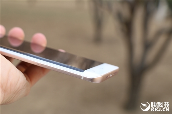 国产首款6GB+双曲面屏手机！vivo Xplay5旗舰版来了