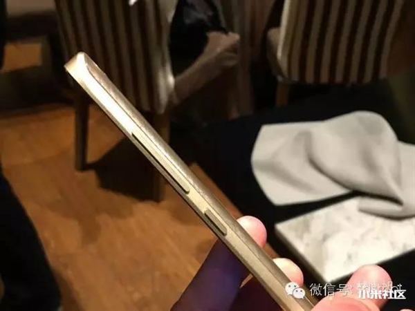 看 这就是小米5金色版！漂亮吗？