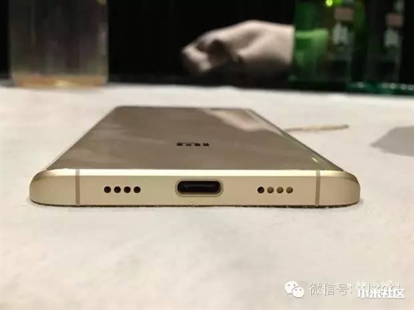 看 这就是小米5金色版！漂亮吗？