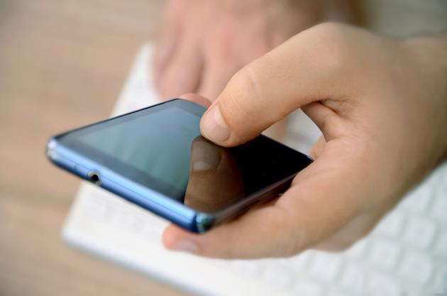 台湾厂商手机屏产能告急：国产手机悲催 