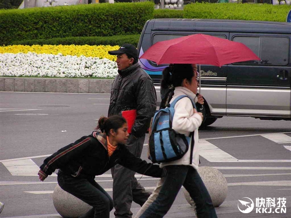 手机被偷心情郁闷 去洗澡竟偶遇小偷