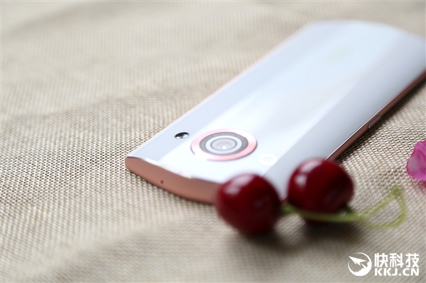 前置2100万！美图M6真机开箱：Home键iPhone看醉