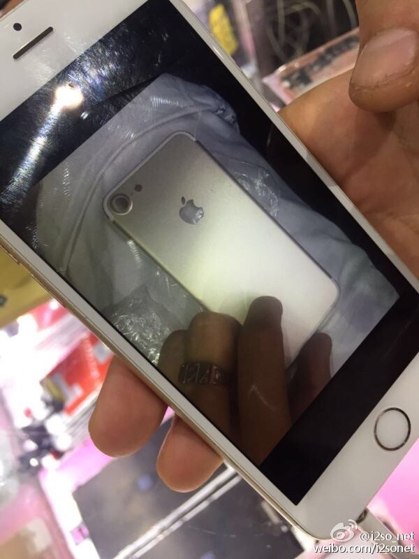 iPhone 7谍照大曝光！网友：丑出新境界