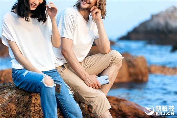 只做高端！一加手机3就两种颜色