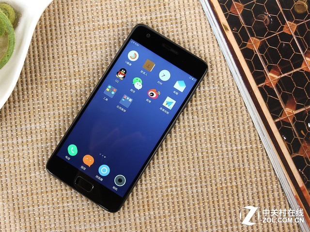 手机拍照玩游戏 配备强大核心才是关键 