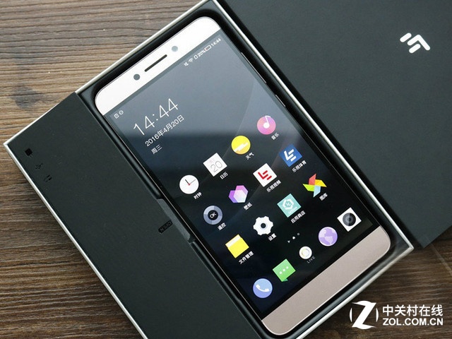 手机拍照玩游戏 配备强大核心才是关键 