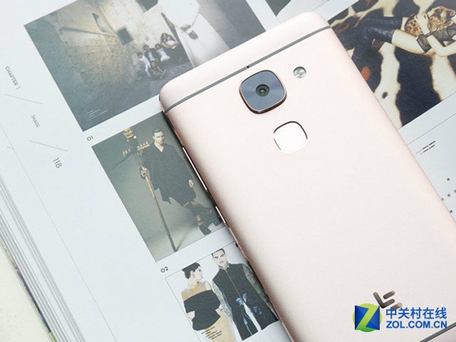 手机拍照玩游戏 配备强大核心才是关键 