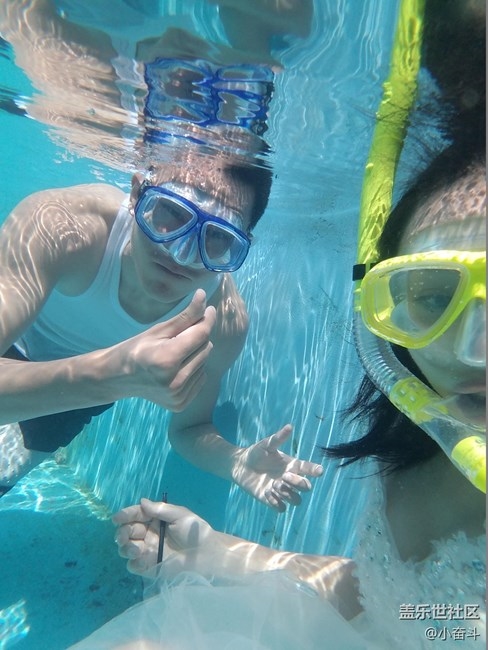 三星Note 7真机水下首秀：妹子自拍画面太美！