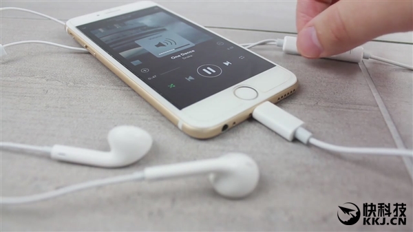真能用！视频：iPhone 7 Lightning全新耳机上手