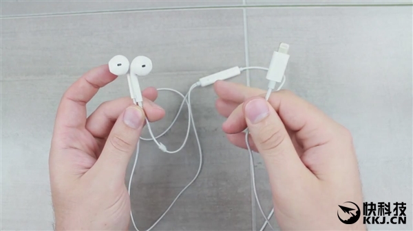 真能用！视频：iPhone 7 Lightning全新耳机上手