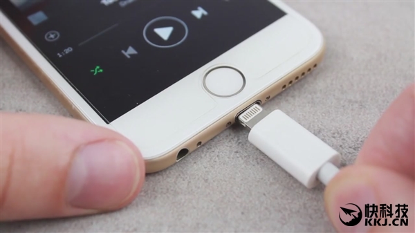 真能用！视频：iPhone 7 Lightning全新耳机上手