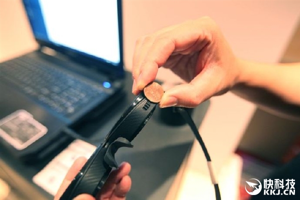 超便携VR眼镜Dlodlo V1发布：就是一副眼镜！