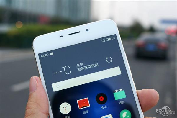 1299元YunOS加持！魅蓝E金灰蓝三色现场图赏