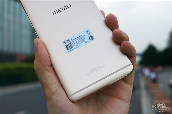 1299元YunOS加持！魅蓝E金灰蓝三色现场图赏