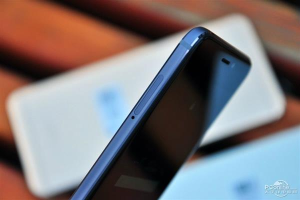 1299元YunOS加持！魅蓝E金灰蓝三色现场图赏