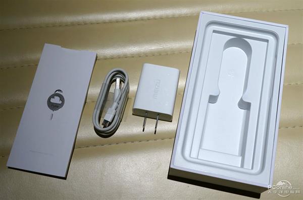 1299元YunOS加持！魅蓝E金灰蓝三色现场图赏